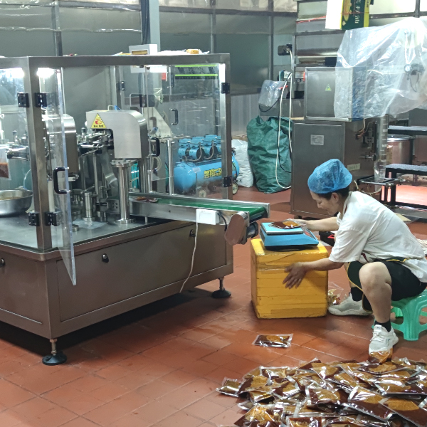 給袋式辣椒醬包裝機-自動化辣椒醬包裝機生產線